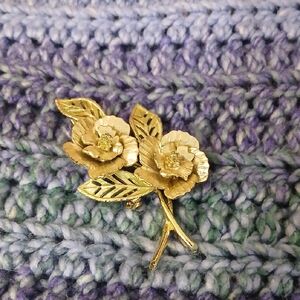 Elegant Gold Floral‎ Brooch